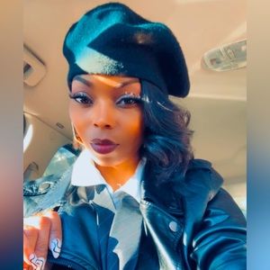 Meet your Posher, Dee